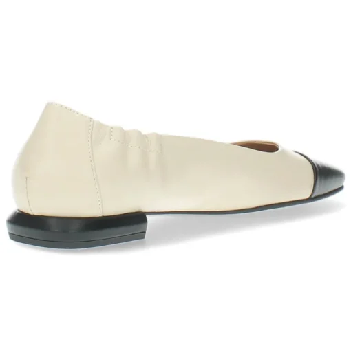 Beige ballerina's