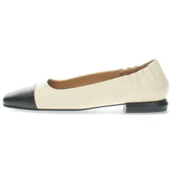 Beige ballerina's