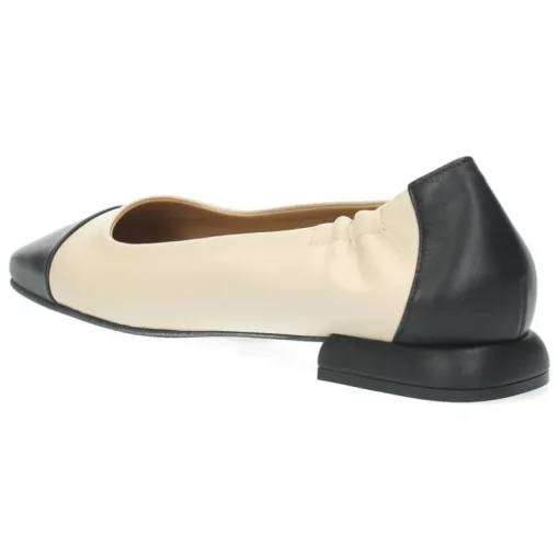 Beige ballerina's