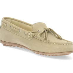 Beige mocassins