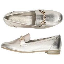 Beige mocassins