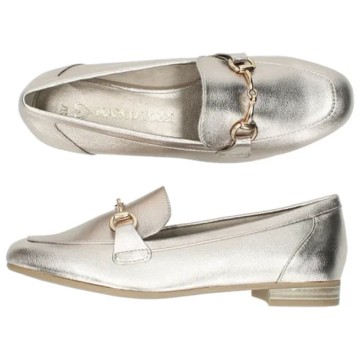 Beige mocassins