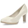 Champagne pumps