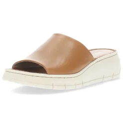 Cognac slippers