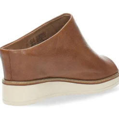 Cognac slippers
