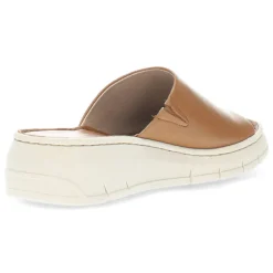 Cognac slippers