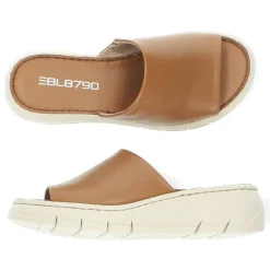 Cognac slippers