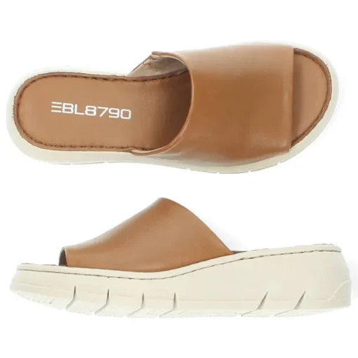 Cognac slippers