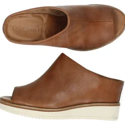 Cognac slippers