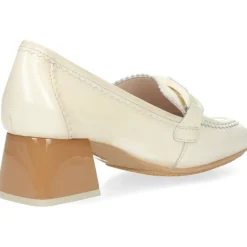 Ecru moccasins op hak