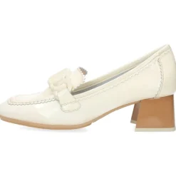 Ecru moccasins op hak