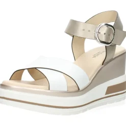 Witte sandalen