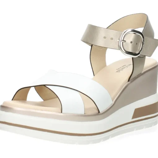 Witte sandalen