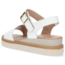 Witte sandalen