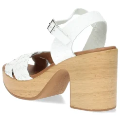 Witte sandalen