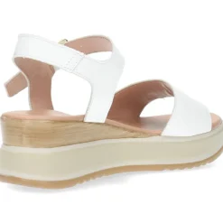 Witte sandalen