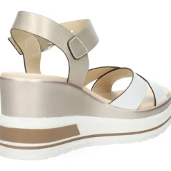 Witte sandalen