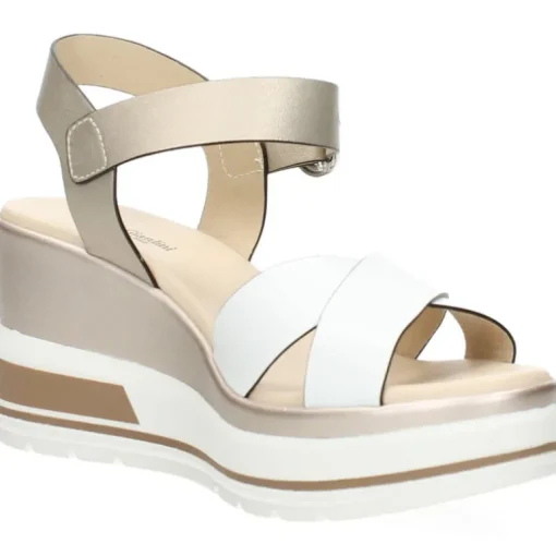 Witte sandalen