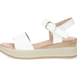 Witte sandalen