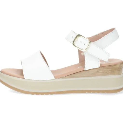 Witte sandalen