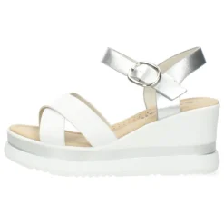Witte sandalen