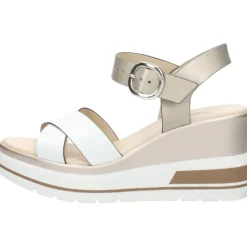 Witte sandalen