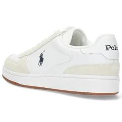 Witte sneakers