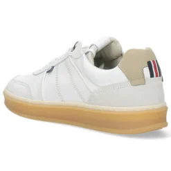 Witte sneakers