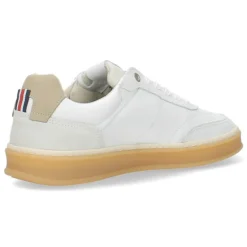 Witte sneakers