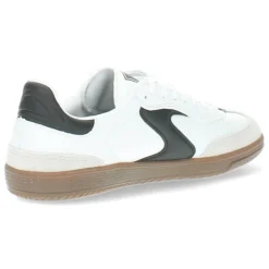 Witte sneakers