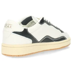 Witte sneakers