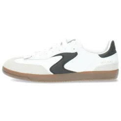 Witte sneakers