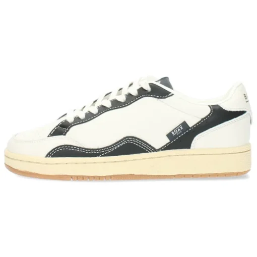 Witte sneakers