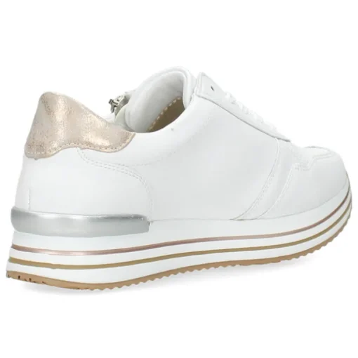 Witte sneakes
