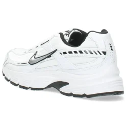 Witte sportschoenen