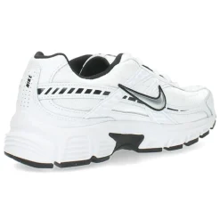 Witte sportschoenen