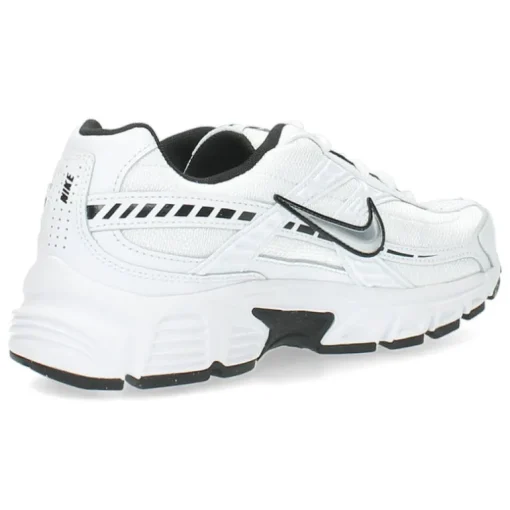 Witte sportschoenen