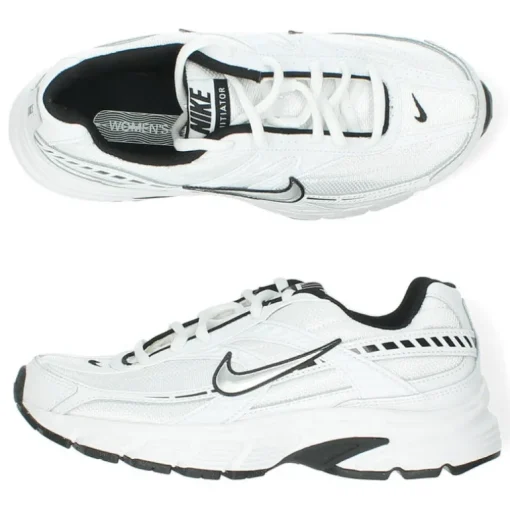 Witte sportschoenen