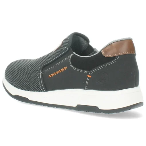 Zwarte slip-ons