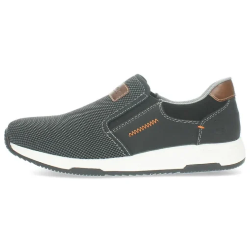Zwarte slip-ons