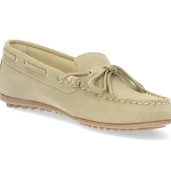 Beige mocassins