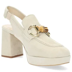 Beige mocassins op hak