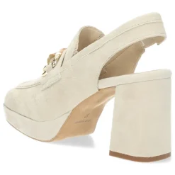 Beige mocassins op hak