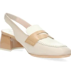 Beige mocassins op hak