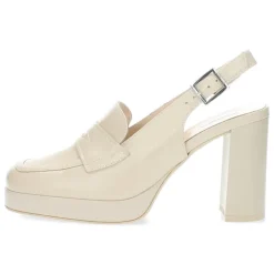 Beige mocassins op hak