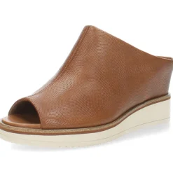 Cognac slippers