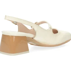 Ecru mocassins met hak