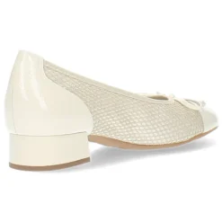 Ecru pumps