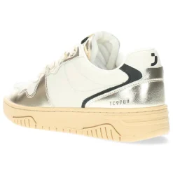 Gouden sneakers
