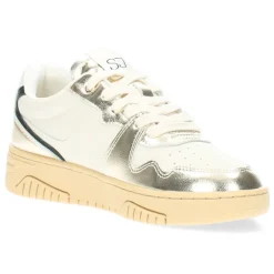 Gouden sneakers